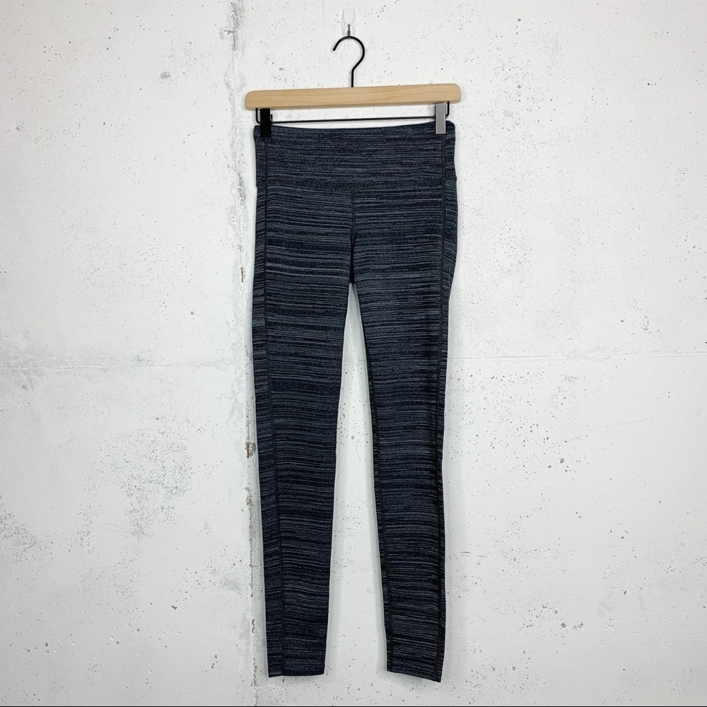 Athleta Chaturanga Heather Gray 7/8 Space Dye Stripe Leggings Size XS